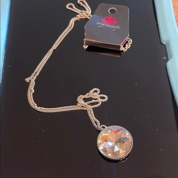 NWT Paparazzi Silver Necklace with Faceted Crystal Pendant - Picture 1 of 5